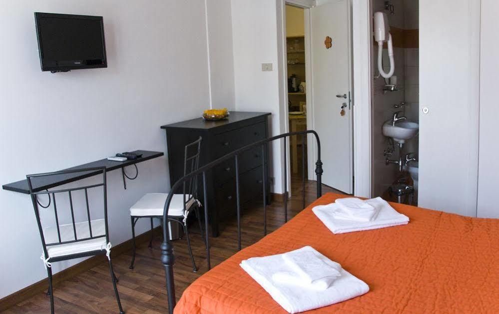 Zenzero & Cannella Boutique Rooms Trieste Bagian luar foto