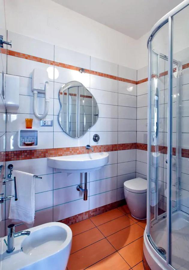 Zenzero & Cannella Boutique Rooms Trieste Bagian luar foto