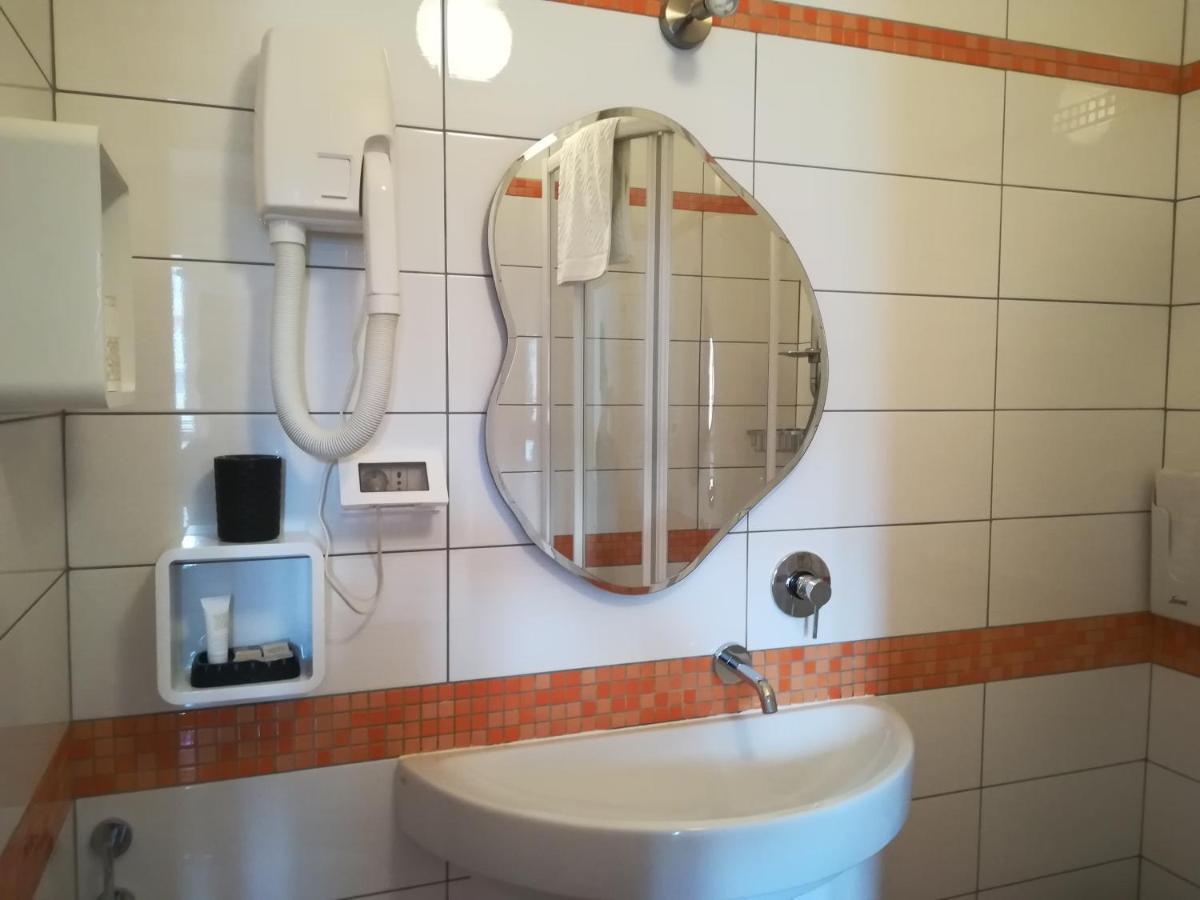 Zenzero & Cannella Boutique Rooms Trieste Bagian luar foto