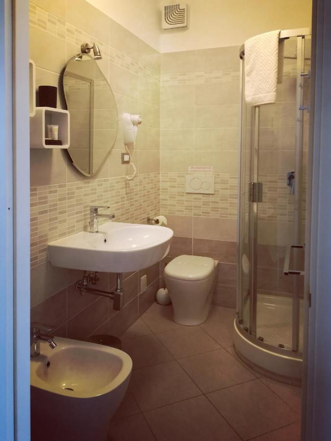 Zenzero & Cannella Boutique Rooms Trieste Bagian luar foto