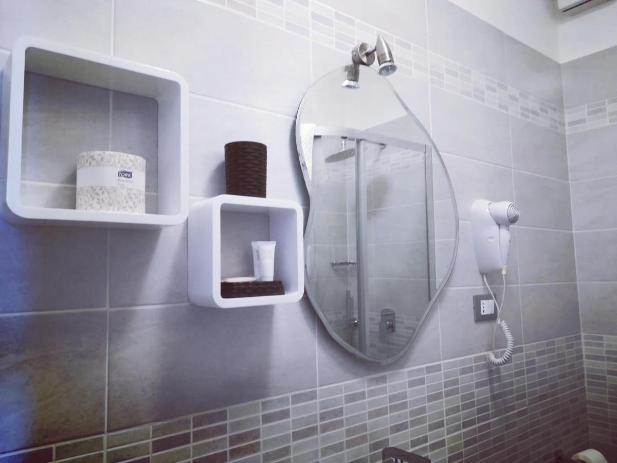 Zenzero & Cannella Boutique Rooms Trieste Bagian luar foto