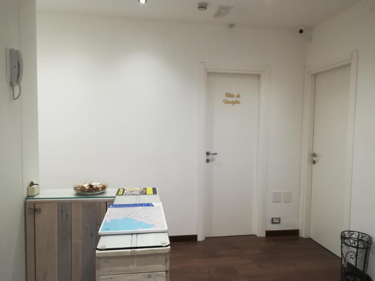 Zenzero & Cannella Boutique Rooms Trieste Bagian luar foto