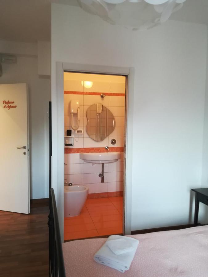 Zenzero & Cannella Boutique Rooms Trieste Bagian luar foto